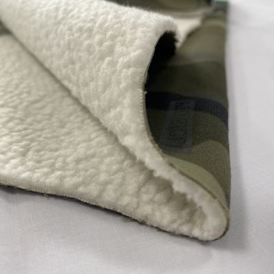 Dobby Style Multicam 100% poliéster Camo Polar Fleece Tejido de concha suave para chaqueta al aire libre