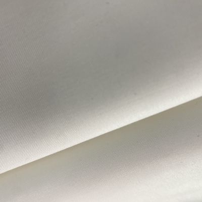 Muestra gratuita de tejido de Thobe árabe teñido de color blanco 100plyester para el vestido oriental Thobe