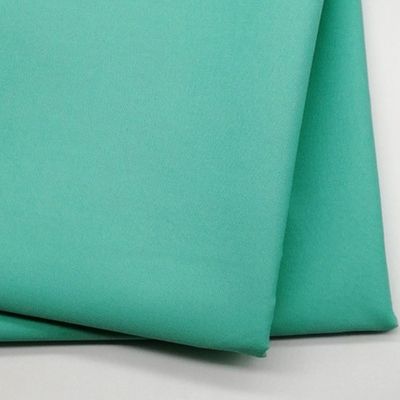 Color personalizado 170-200gsm Tejido de exfoliante para uniforme médico y bata quirúrgica hecha