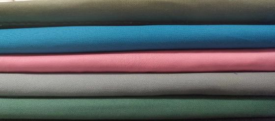 Color personalizado 210T Tejido de revestimiento de poliéster Taffeta Retardante de llama para textiles domésticos
