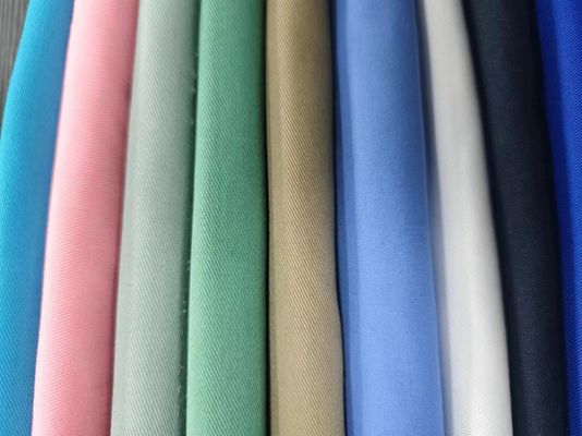 Anti-píldora impermeable 100% de poliéster de tejido de twill ropa de trabajo tela de tejido de color personalizado