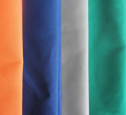 Tejido de poliéster 100% para uniformes y trajes Tejido impermeable de Gabardine para ropa de trabajo