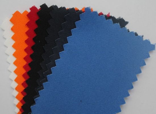 Tejido de poliéster 100% para uniformes y trajes Tejido impermeable de Gabardine para ropa de trabajo