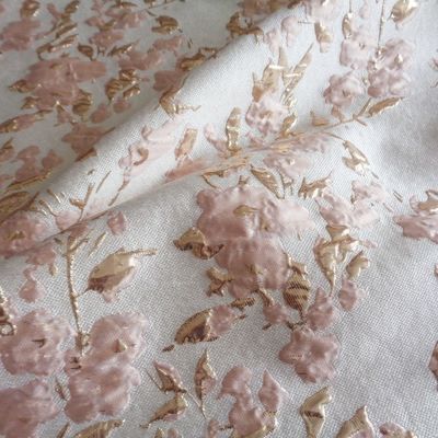 Tejido de brocado de jacquard metálico 100% de poliéster en color de stock listo para sus necesidades