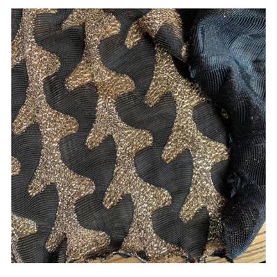 Tejido de brocado de jacquard metálico 100% de poliéster en color de stock listo para sus necesidades