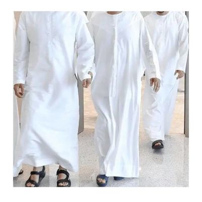 Estilo SLUB 45*45 133*72 Hombres blancos simples tejidos Vestido árabe Saudí Thobe Tejido musulmán
